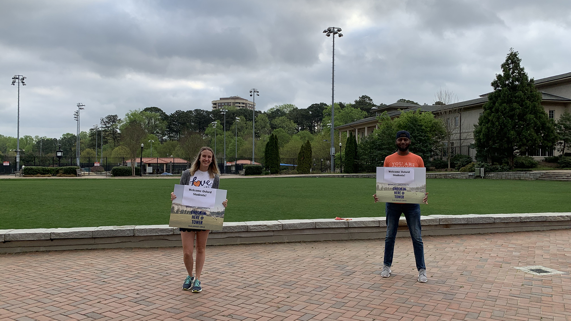 Stephanie Maddox and Frad Barry, residence life coordinators at Oxford College, welcome students to Emory’s Atlanta campus on Saturday, March 28. 